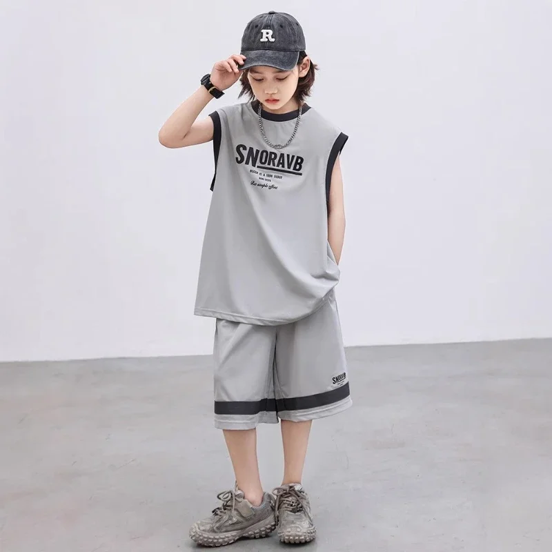 

2025 New Children's Thin Summer Solid Color Letter Printed Sleeveless Top and Shorts Set
