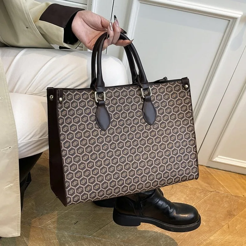 

Модная простая повседневная сумка для подгузников, стильная кожаная сумка через плечо с логотипом, большая вместительная сумка для женщин, для поездок на работу