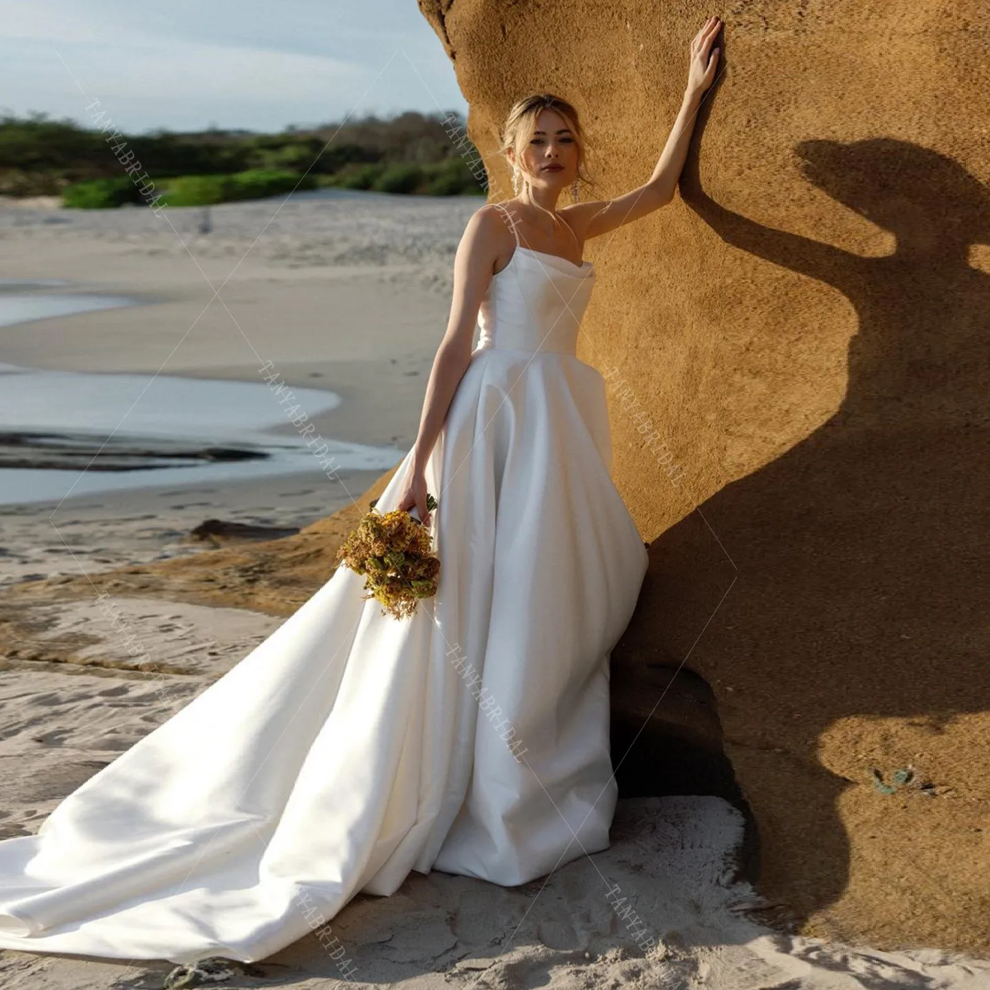 

Classic Spaghetti Straps Satin Wedding Dresses Sleeveless A Line Sweep Train Elegant Bridal Gown Robe De Mariée TSWD840