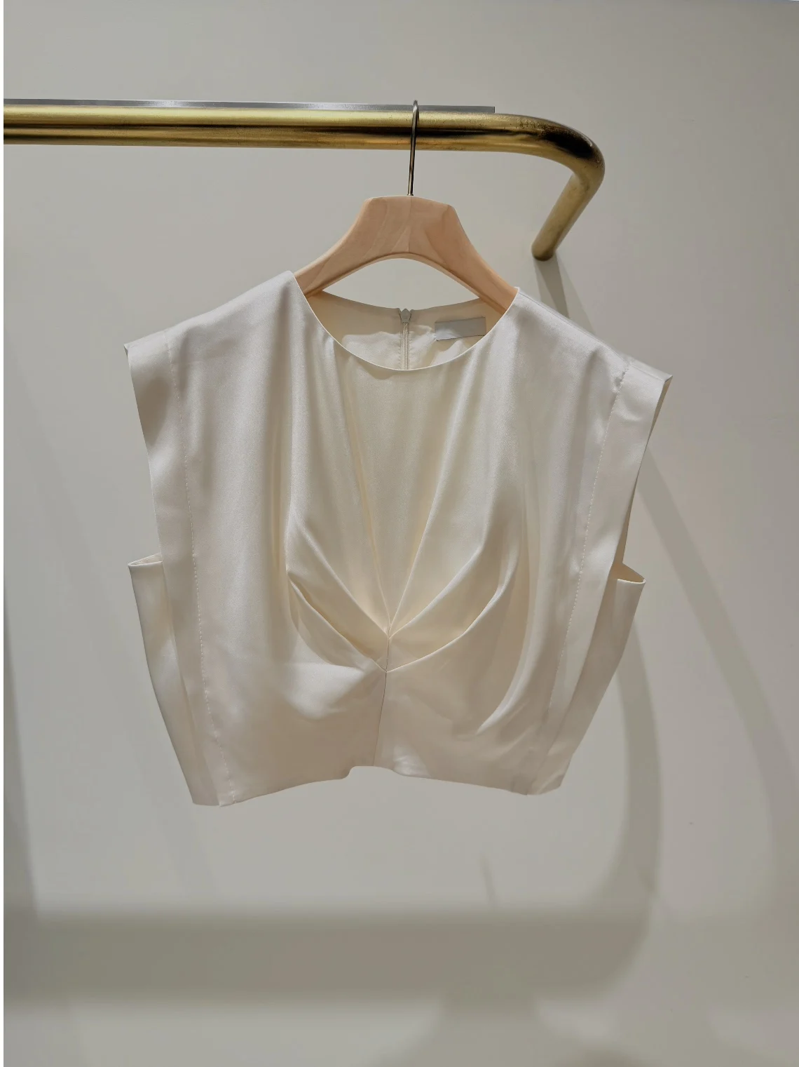 

Champagne Color Satin Short Sleeveless Shirt Glossy Folded HEIDD Elegant Style Polyester Fiber round Neck No Special Function