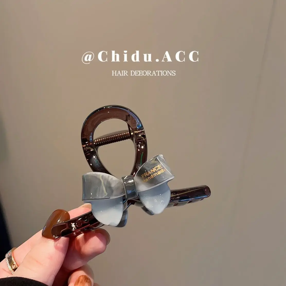 

1pc Korean Contrasting Bow Medium Shark Clip Fashionable Hot Stamping Letters Half Tied Hair Clip Hair Claw Clip