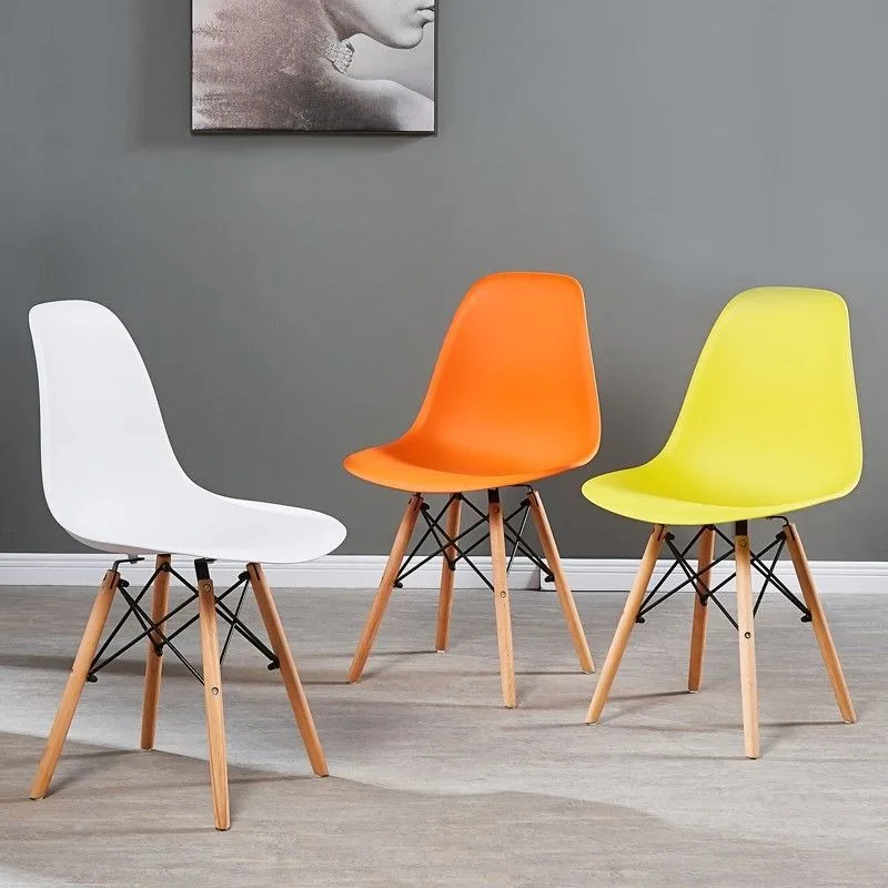 Chaise à dossier minimaliste moderne, chaise de salle à manger nordique en bois massif pour la maison, table et chaise de négociation personnalisées ﻿