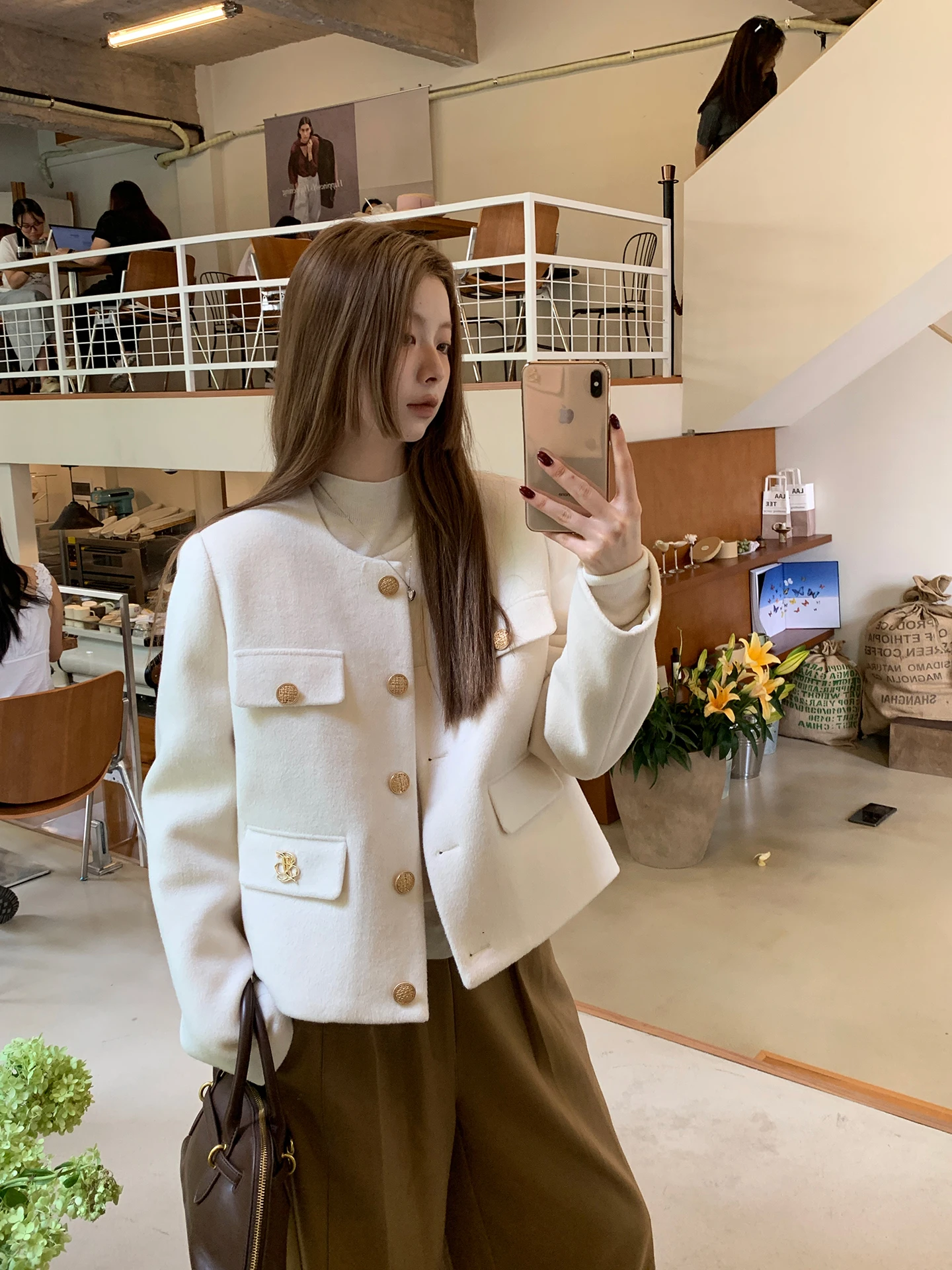 

Red Celebri Woolen Coat Women's ort Sle 2025 New White Woolen Outerwear Faionable Small Size Commute Polyester Blend