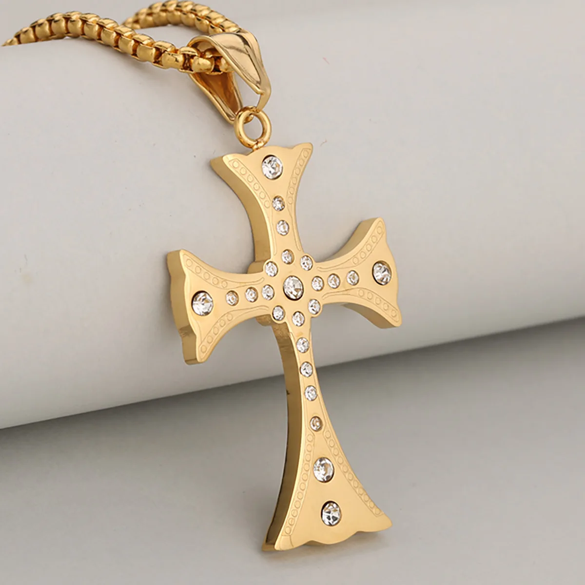 

Unique Iris Inlaid Diamond Vintage Personalized Iris Stainless Steel Cross Pendant Necklace For Men And Women