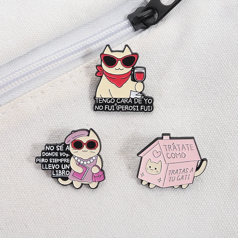 trátate como tratas a tu gati, alfileres esmaltados, citas divertidas en español, broches inspiradores, insignias de solapa, joyería de animales para casa de gato