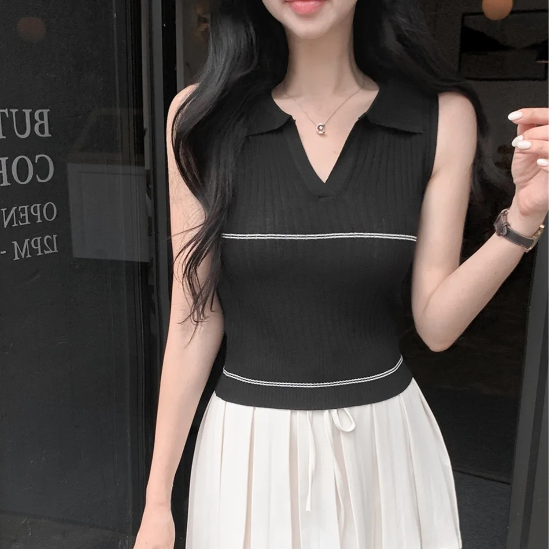 

Slimming Effect Neck Ice Silk Vest Color Block Knitted Top without Sleeves Women's Fashion Summer New Arrival