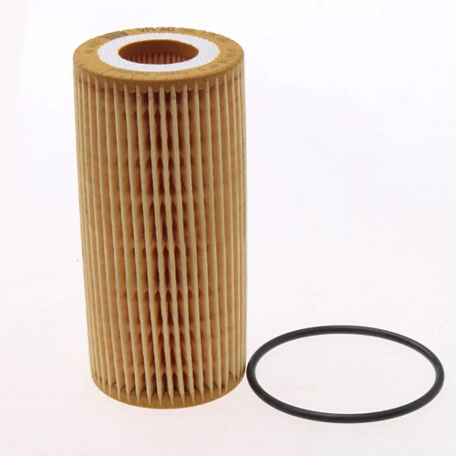 Oil Filter Suitable For Volvo C30 C70 S40 S60 V50 XC60 XC70 Engine Oil Filter 8692305 High Quality