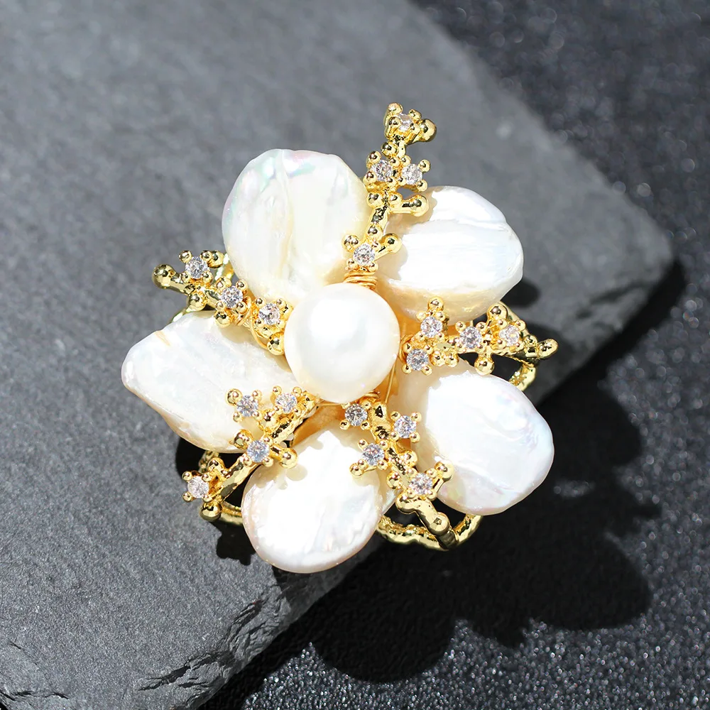 

New Retro Elegant Natural Shaped Pearl High-end Micro-inlaid Zircon Flower Brooch Luxury Design Accessories Pin for Women Gift