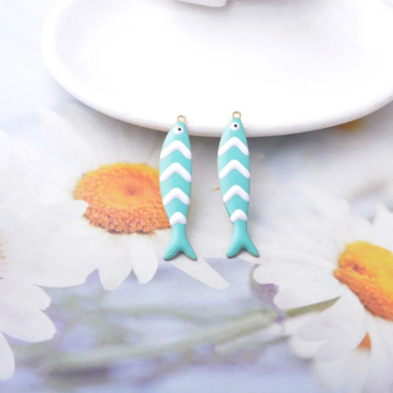 6 Stück Fisch-Ohrringe Anhänger aus Kupfer, beidseitig emailliert, niedliche Meereslebewesen-Fisch-Charms, DIY-Schmuckzubehör – Detail 10