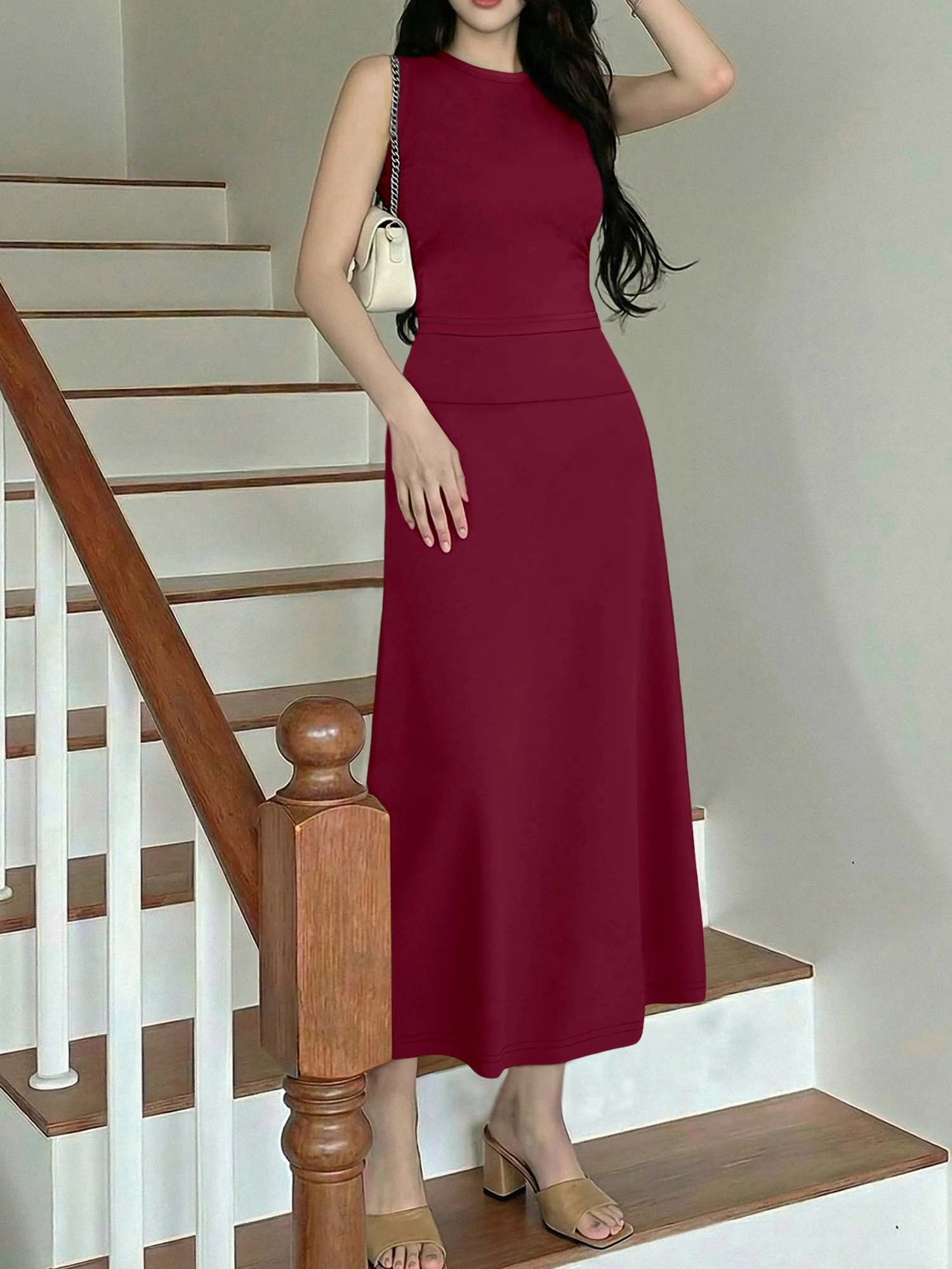 

Повседневный женский комплект из 2 предметов: укороченный топ без рукавов и расклешенная длинная юбка макси для ежедневной носки