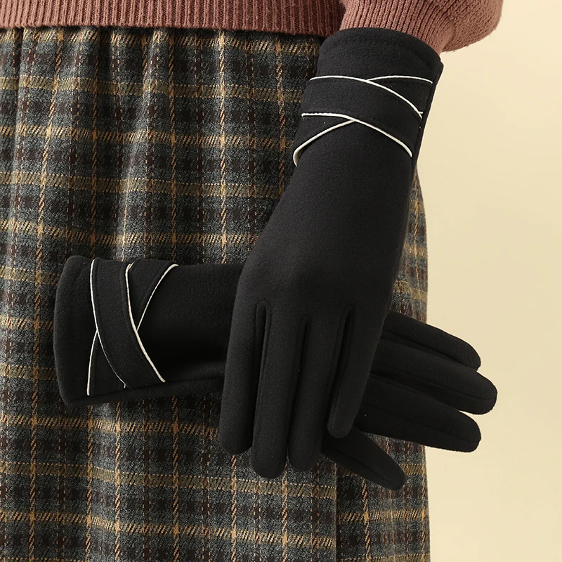 A Pair of Warm Gloves with Velvet to Prevent Cold, Suitable for Girls' Winter Windproof Cycling and Driving