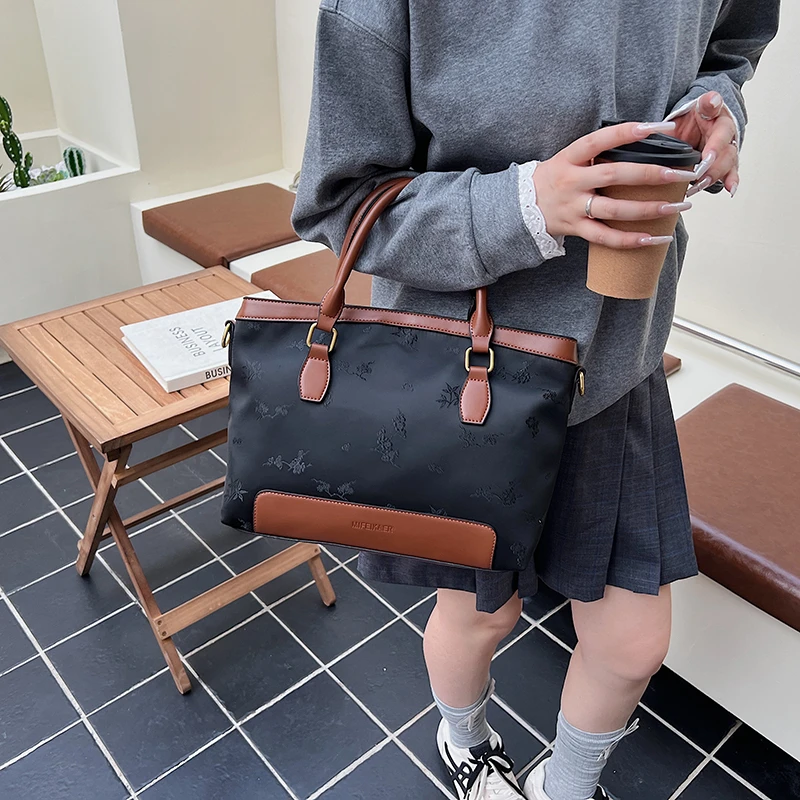 

Elegant Women Handbag Genuine Leather Shoulder Bag Crossbody Purse Ladies Designer Tote Fashionable Everyday Bag