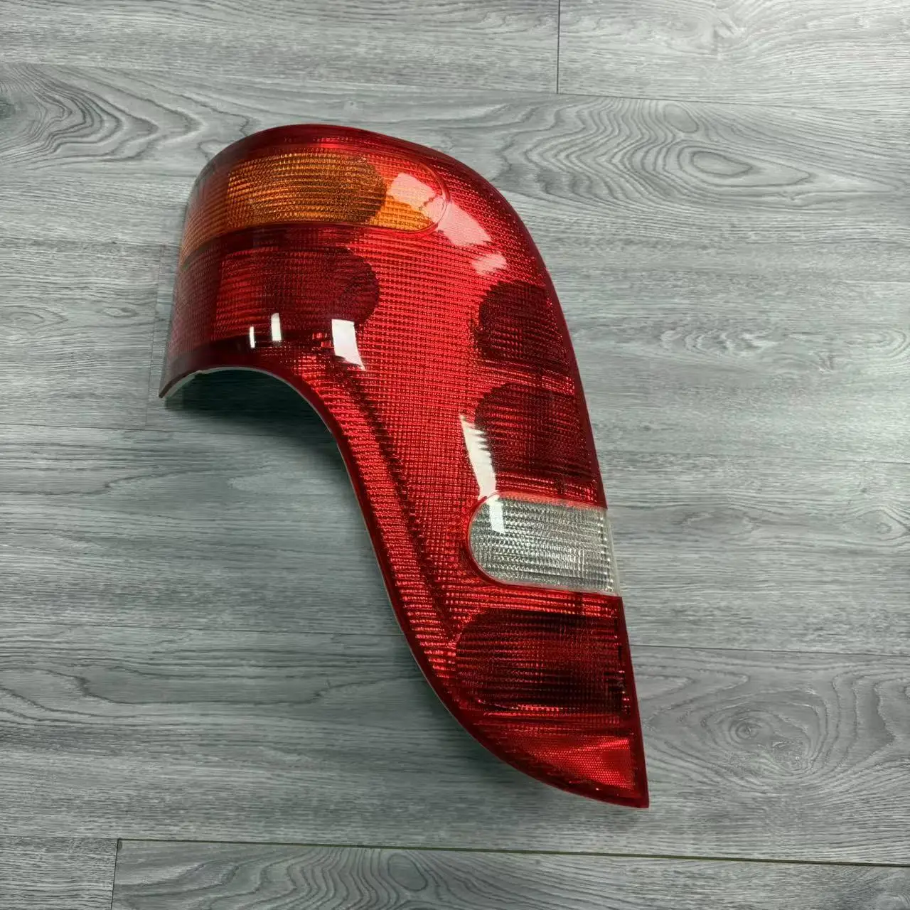 

Manufacturer Directly Supplies Bus Accessories Energy Saving Taillights for Buses