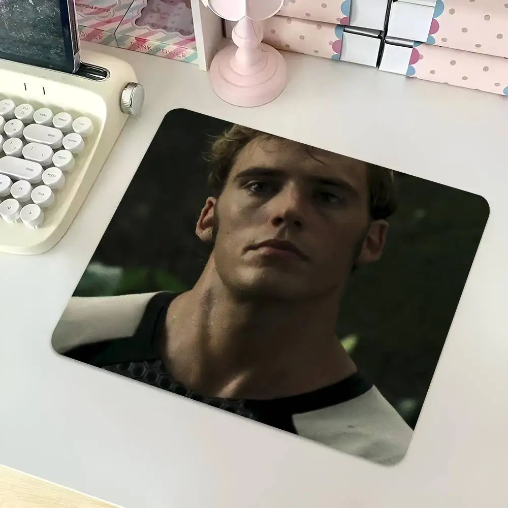 

The Hunger Games Finnick Odair Mousepad Small LockEdge Mouse Pad For Gamers Computer Desk Pad Rectangular Anti-slip Rubber