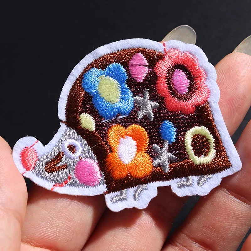 Cartoon animal small hedgehog size: 5.8 * 3.2CM Patches for Clothes Embroidery Iron On Patch DIY Stickers Clothes Kids T-shirt