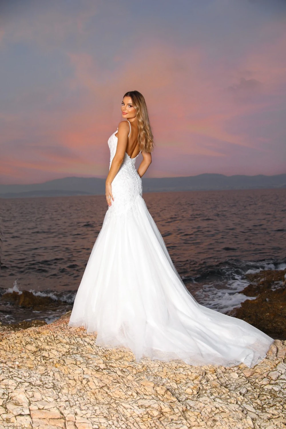 럭셔리 브이넥 머메이드 웨딩드레스 백리스 레이스 아플리케 스파게티 스트랩 신부 드레스 맞춤 제작