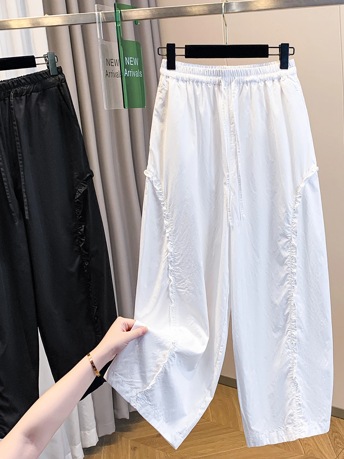 カジュアルパンツ 花柄トリム ゴムウエスト 小花柄 夏 2025 ブランド レディース ストレートレッグ ポケット付き ナチュラルウエスト エイトーンパンツ