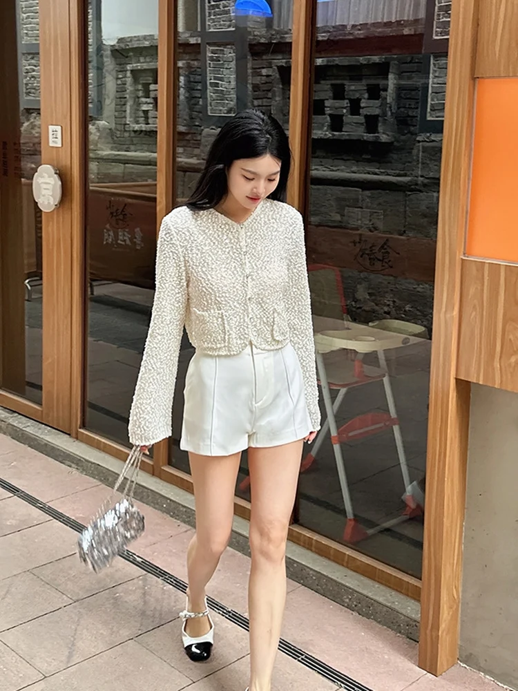 

Прозрачный белый комплект из двух предметов: кардиган с пайетками и футболка. Легкий, дышащий, для повседневной носки, из полиэфирного волокна.