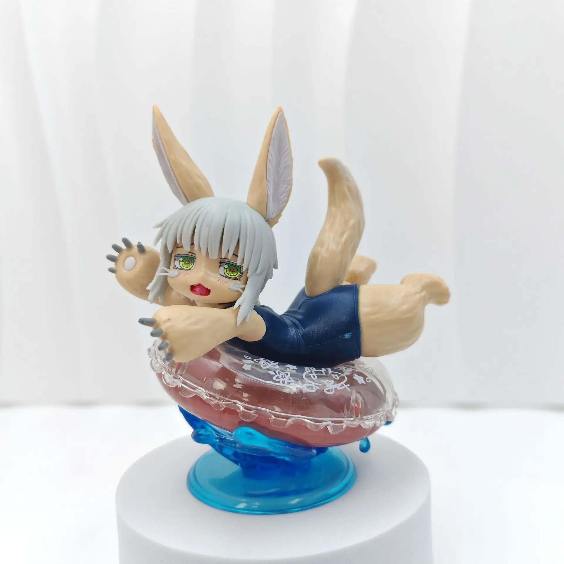 Anime Made in Abyss Nanachi q-versie kawaii badpak Action Figure PVC Modus standbeeld Speelgoed Pop Auto ornamenten Collectie Geschenken