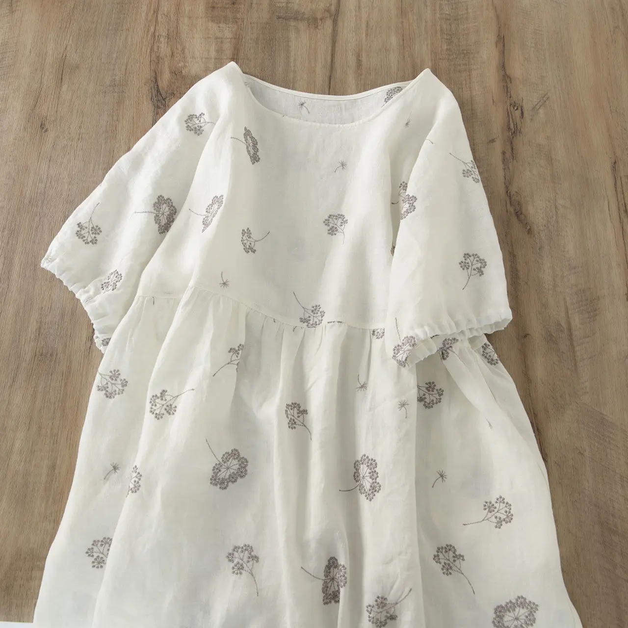 

2022 New Round Neck Loose Dress Women's Cotton Embroidery Sweet Literary Medium Length Dress