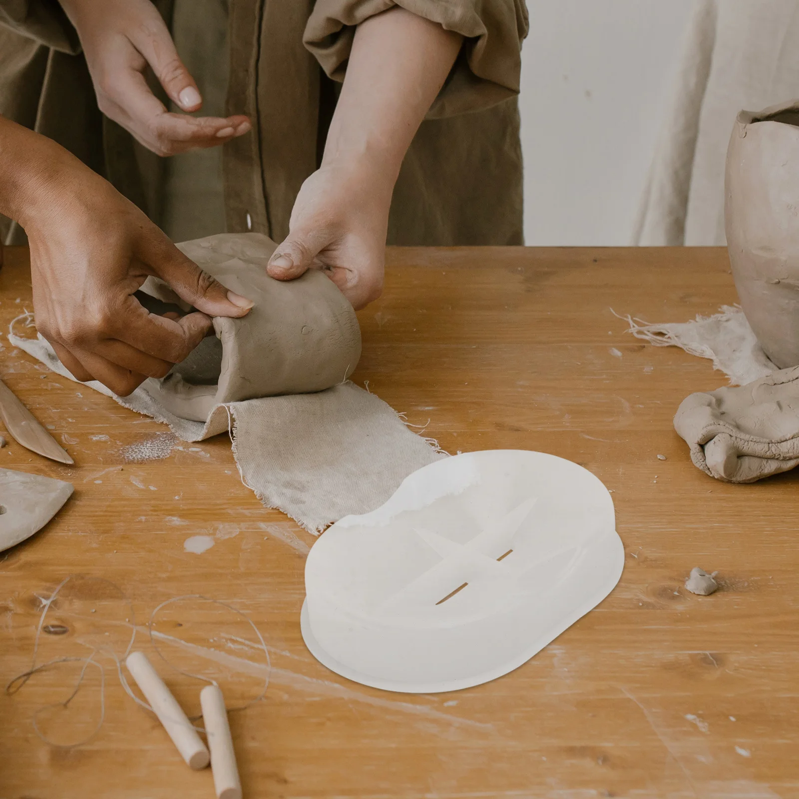 

1Pcs Silicone Ellipse Soap Box DIY Mold Essential Mold for Soap Storage Boxes Silicone DIY Kitchen Tool Ellipse Cups