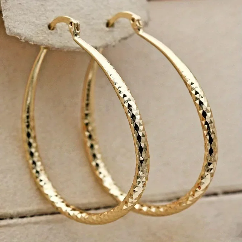 

Jianjie Light Luxury Female Grave Geometry Oval Earrings U-shaped Office Lady Wild Fashion Ear Jewelry Accessories