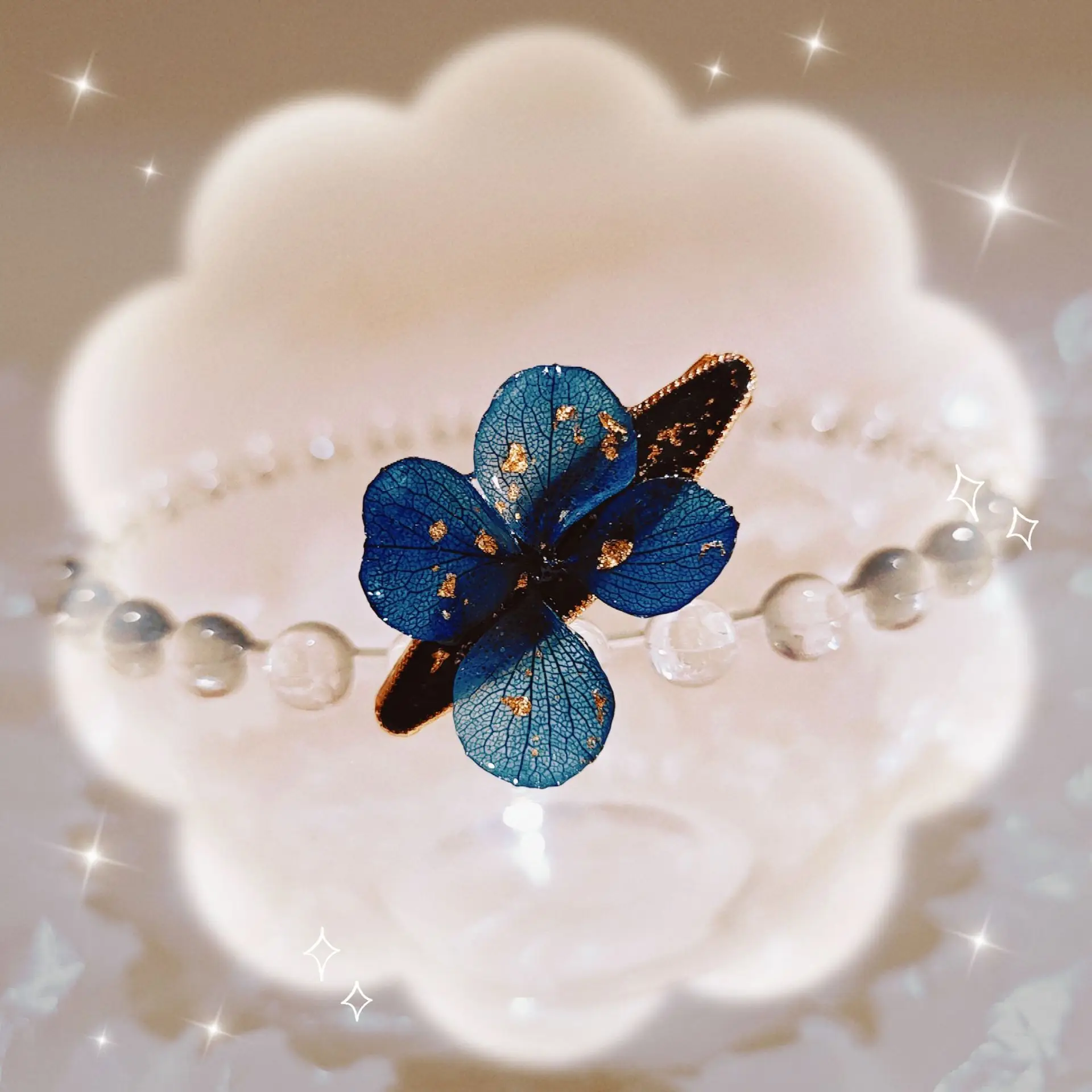 

3313 Wholesale Handmade Plant Dried Flower Resin Hair Clips Duckbill Clips Vintage Gold Foil Eternal Flower Christmas Gift