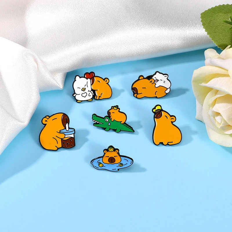 Kartun Capybara hewan Enamel bros mode lucu indah lencana pakaian tas perhiasan Pin lencana dekorasi aksesoris perhiasan