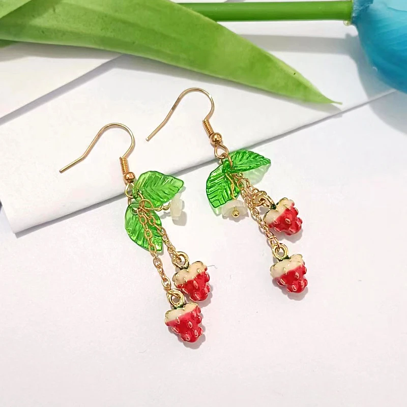 Hübsche kleine Himbeer-Ohrringe für Frauen, grüne Blätter, weiße Blume, rote Beeren-Frucht-Ohrringe, süße Verzierungen, Sommer-Schmuckgeschenk – Detail 8