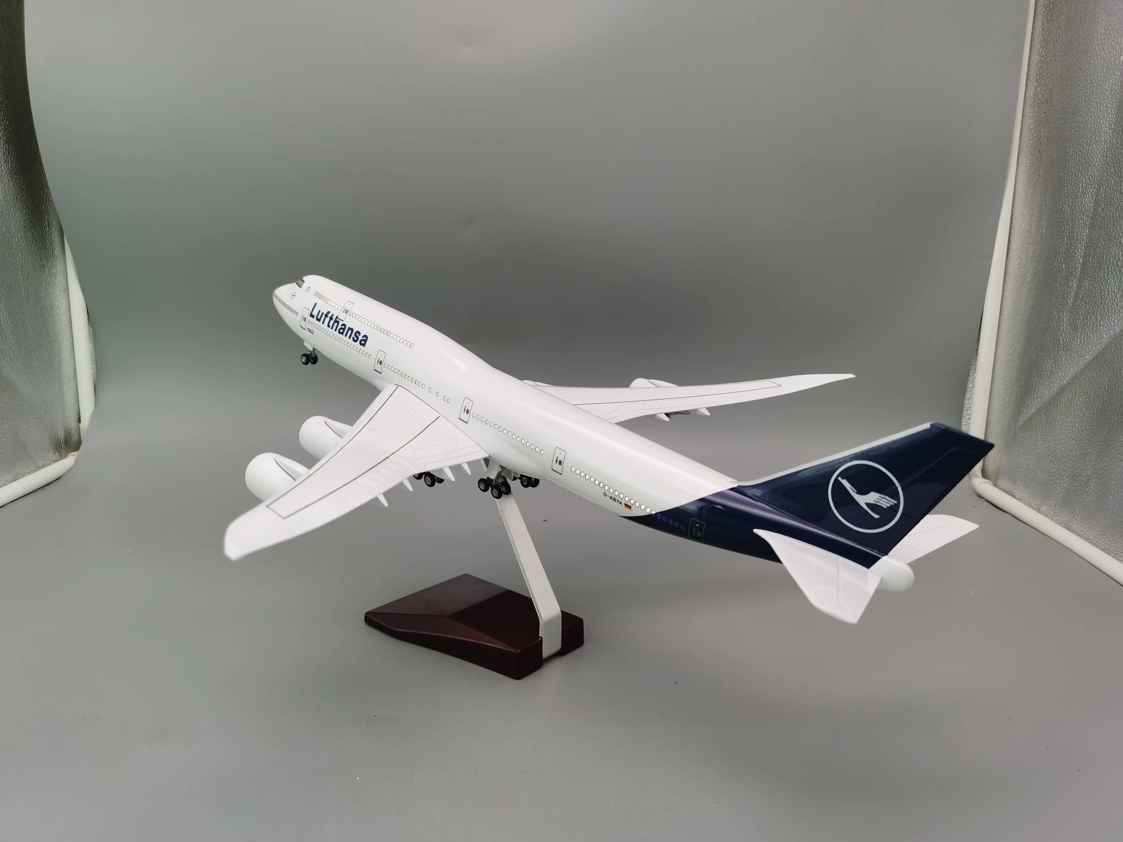 Scale New Lufthansa 747 German 47cm 17 inchs Large Model Diecast Airplane Model Kits with Stand Airlines Model Plane Disp