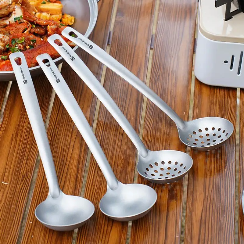 Kits de espumadera de cucharón de sopa de titanio con mango largo para exteriores, cuchara ranurada, colador de comida, colador para servir, vajilla de olla caliente ligera