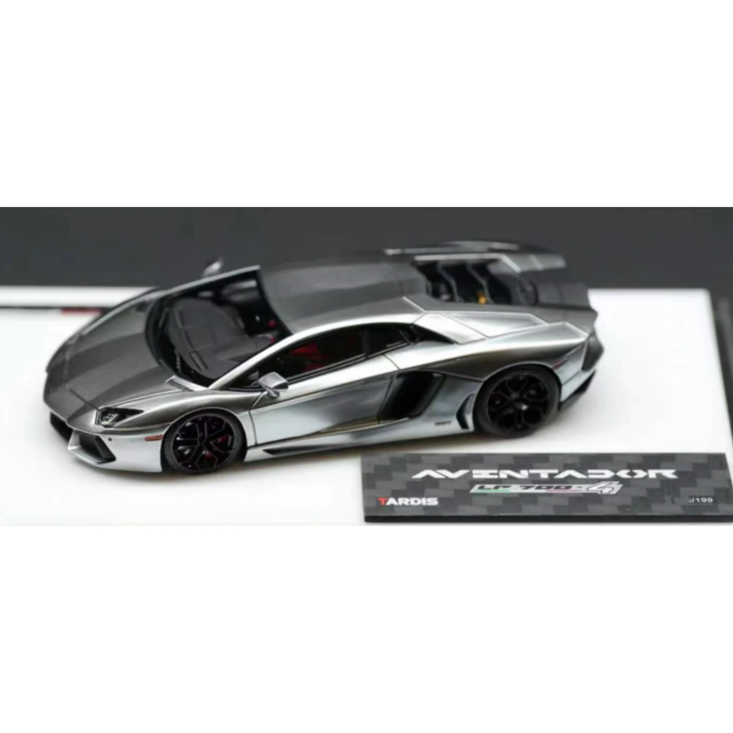 Tardis 1:64 AVENTADOR LP700-4 Modello pressofuso in resina per auto in edizione limitata
