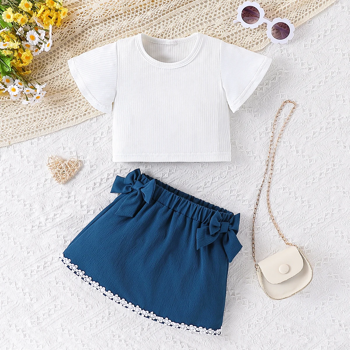 2-piece set of fashionable and casual trumpet short sleeved top and bow decoration short skirt for baby girls in summer