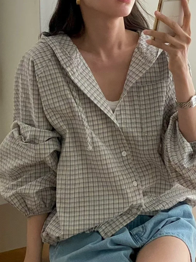 

Шикарная женская рубашка в клетку с капюшоном на шнурке, модный корейский топ с рукавами-фонариками, свободный крой, длинный рукав, на пуговицах