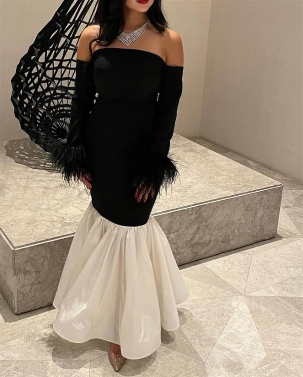 MULOONG Elegant Strapless Feathers Full Sleeve Mermaid Long Evening Dress Floor Length Sweep Train Ruffles Prom Gown New 2023