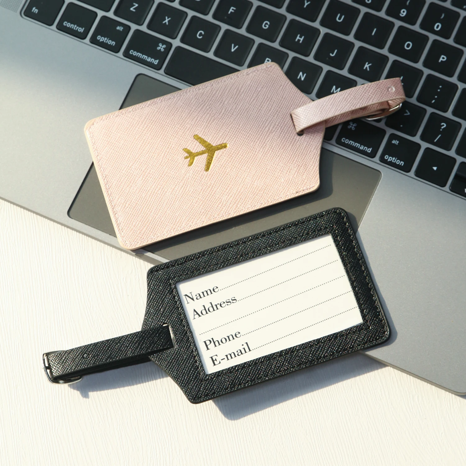 2 Stück Pass hülle mit Stücken Gepäck anhänger, Pass halter Reisekoffer Tag leichte Mode Reise accessoires Flugzeug – Detail 5
