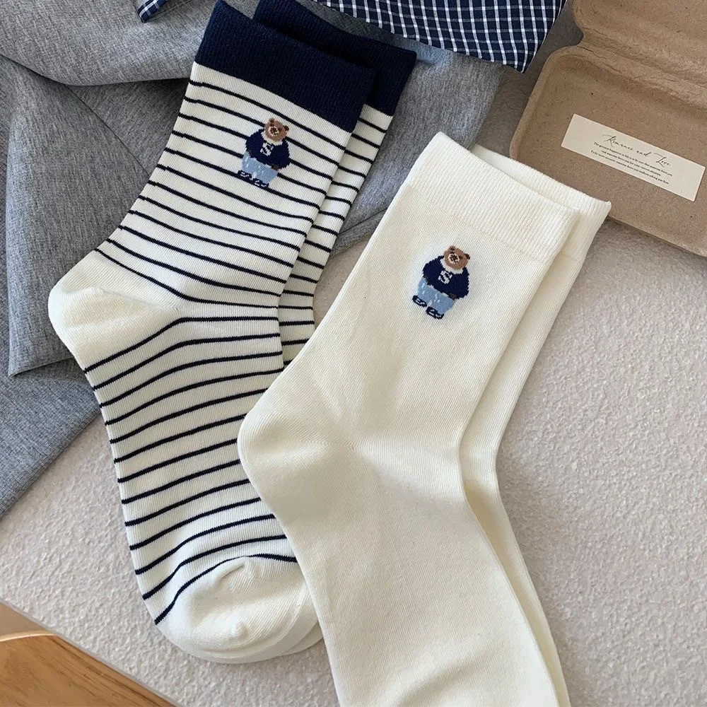 

1 Pair of Simple Comfortable Versatile Socks Women's Midsole Autumn Winter Cartoon Bear Retro Striped College Cute