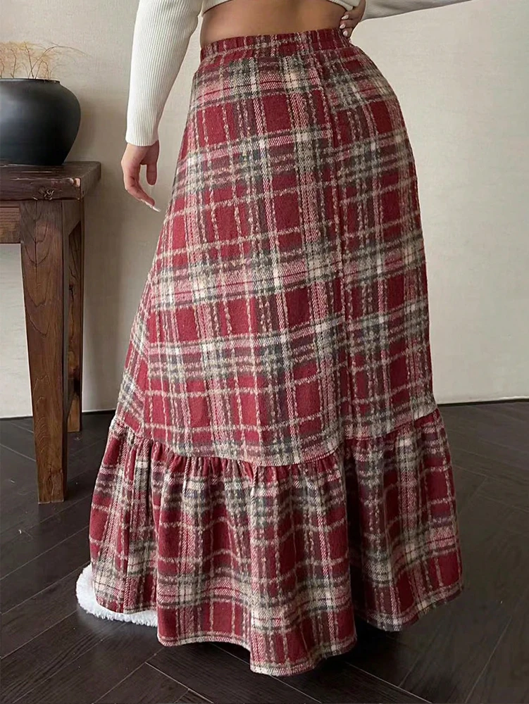 Plus-Size Women's Red Checkered High-Waisted Slimming A-Line Skirt—Perfect for New Year's Outfits, Exuding Elegance