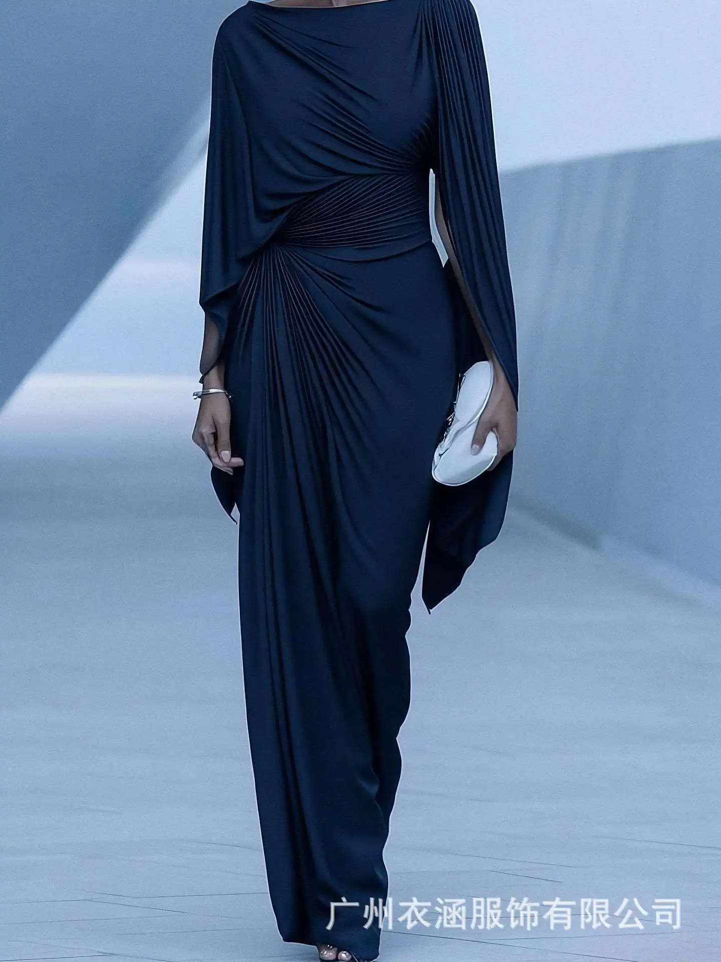 Sexy Abendkleid mit Schrägausschnitt und Falten, Elegantes Hochgeschnittenes Einfarbiges Bankett-Kleid, Damen Freizeitkleid mit Unregelmäßigen Langen Ärmeln – Detail 4