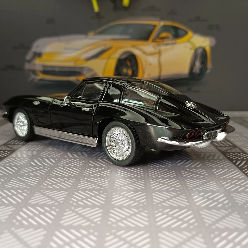 1:32 simulation Chevrolet Corvette C2 alloy car model, doors can open has simulated sound and lighting functions, rich details