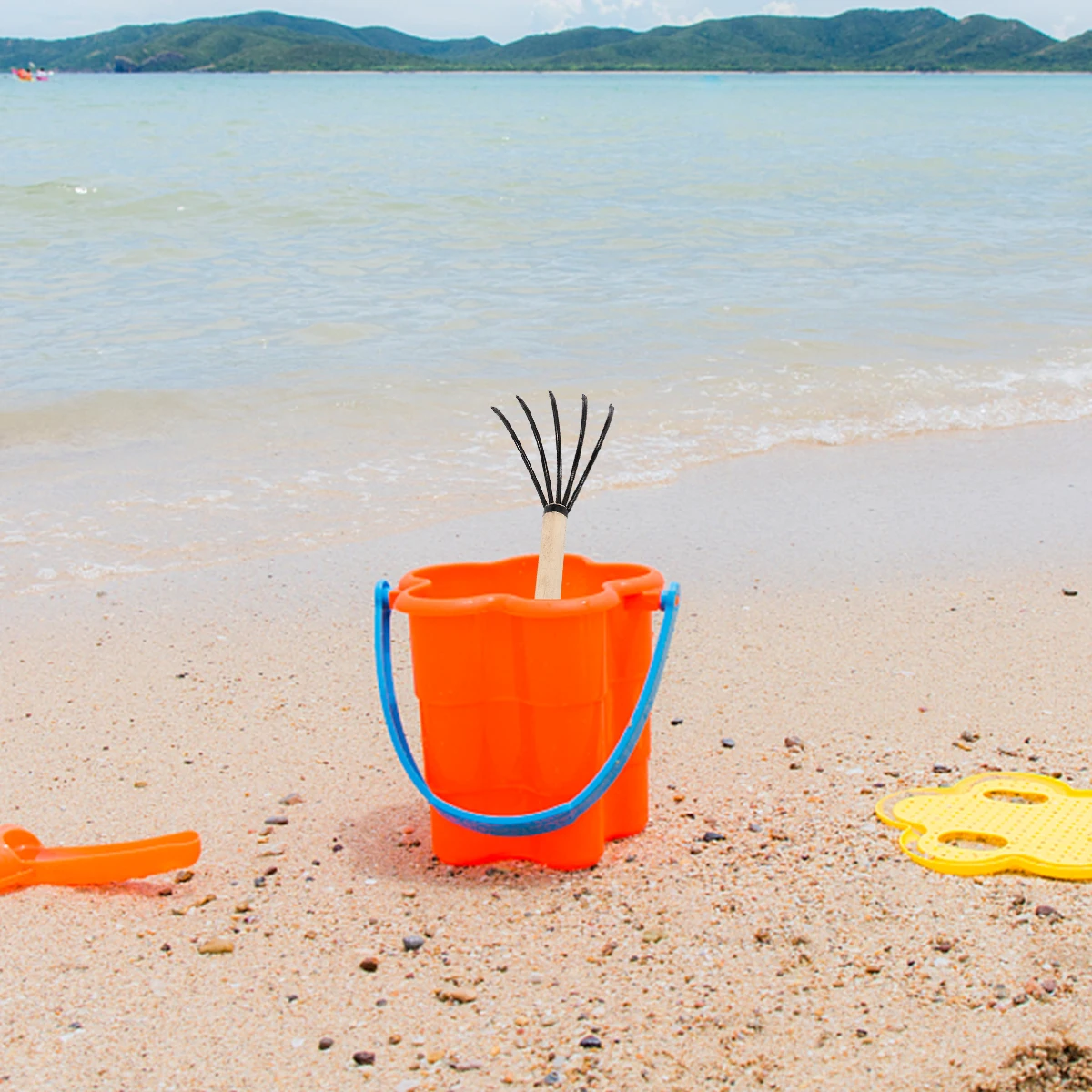 

1pc Iron Wood Rake Five Teeth Garden Cleaning Tool Durable Multifunctional Outdoor Beach Yard Rake Tool For