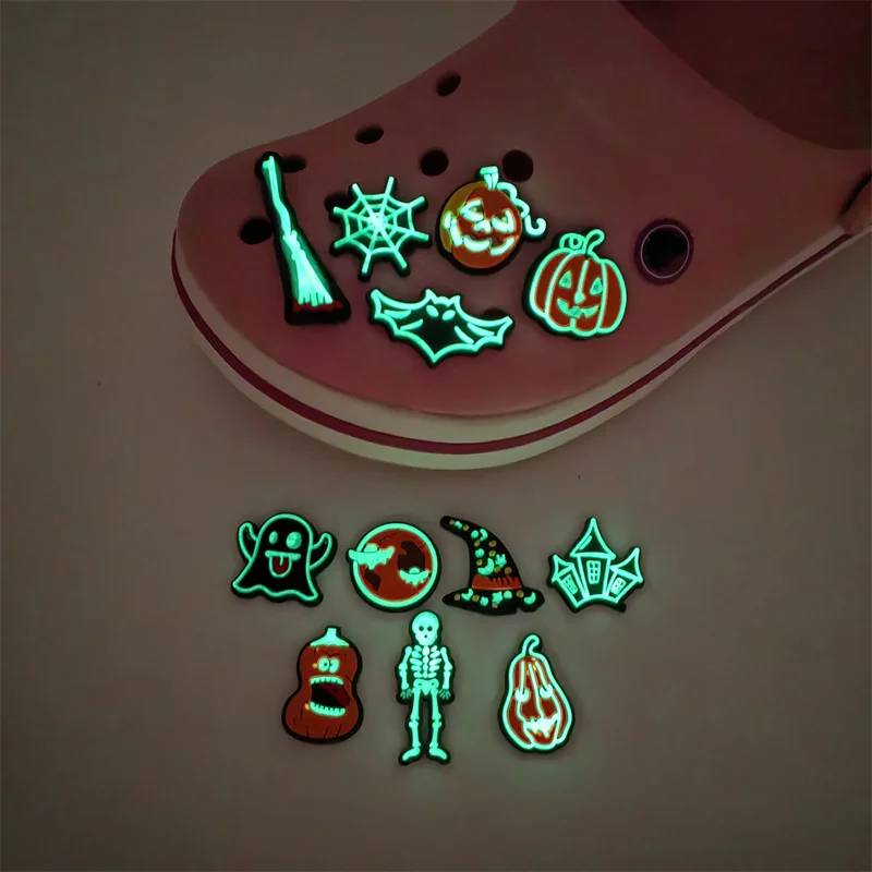 12 قطعة زينة أحذية عيد الميلاد الفلورسنت ملحقات PVC مكونات ذاتية الصنع إبرة التمساح فقاعة التزلج على الجليد حذاء الكرتون ديسمبر #4