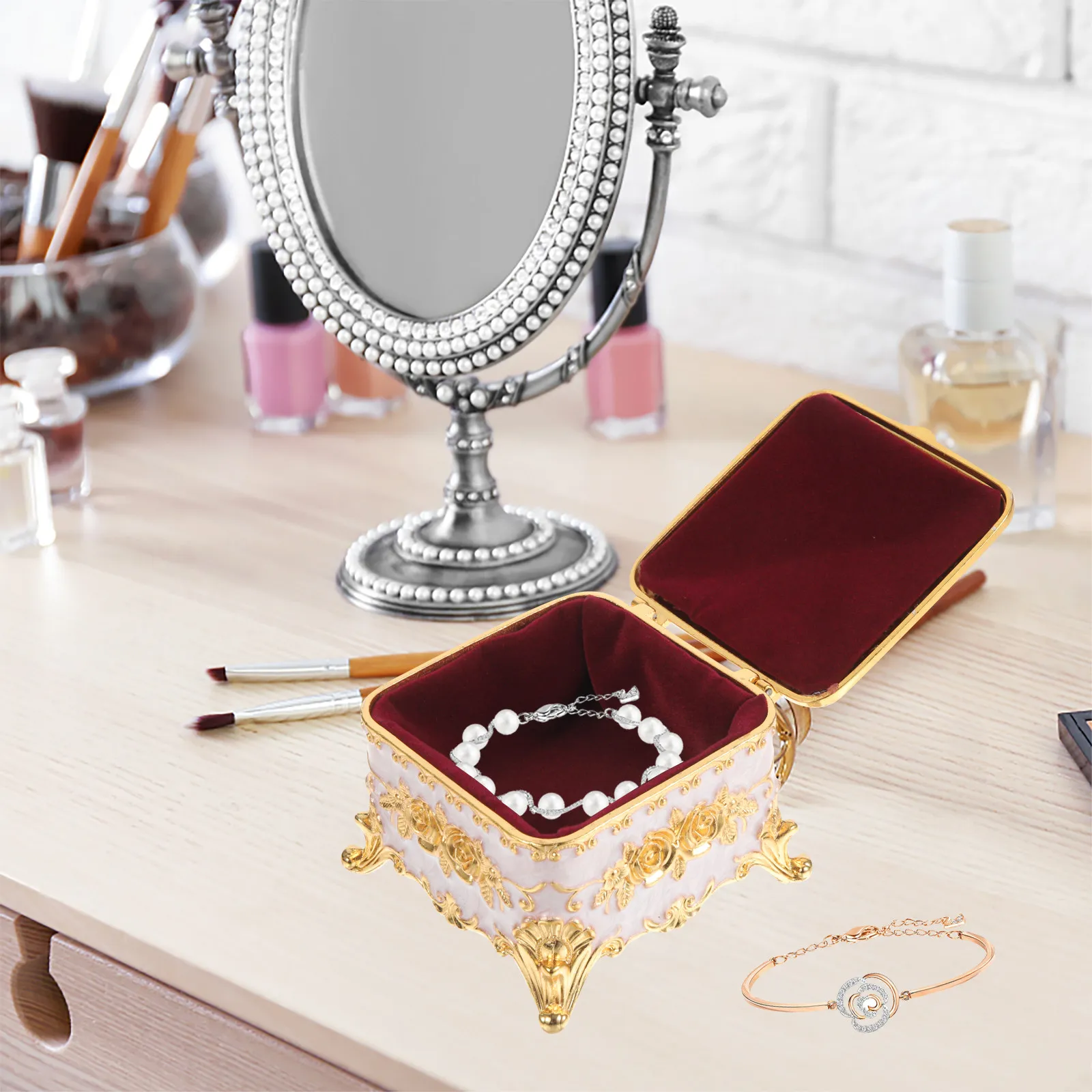 

Retro Style Jewelry Box Sturdy Alloy Construction with Delicate Embossment Pattern Trinket Holder for Ring Earring Necklace