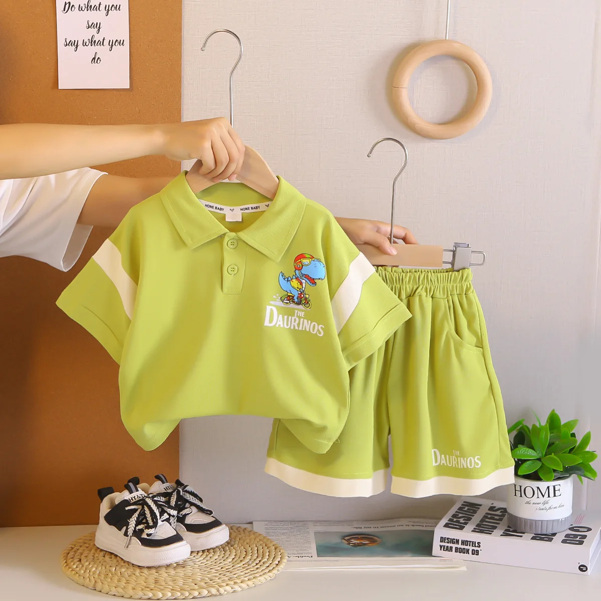 

Повседневная одежда для маленьких мальчиков от 0 до 5 лет, одежда для маленьких мальчиков, милая рубашка-поло с динозаврами + шорты в стиле пэчворк, комплект из 2 предметов, детская летняя повседневная одежда