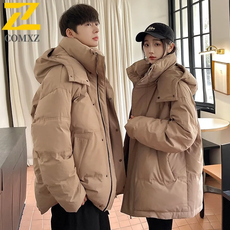 COMXZ الرجال سترة مبطنة بالقطن 2025 هونغ كونغ العصرية العلامة التجارية فضفاضة سميكة الدافئة التزلج سترة منفوخة الشارع الحد الأدنى أسفل سترة #1