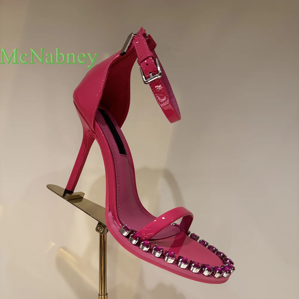 

Женские сандалии со стеклянной пряжкой и кристаллами и бриллиантами, круглые летние туфли на тонком высоком каблуке с открытым носком и пряжкой на щиколотке, пикантные женские туфли на шпильке