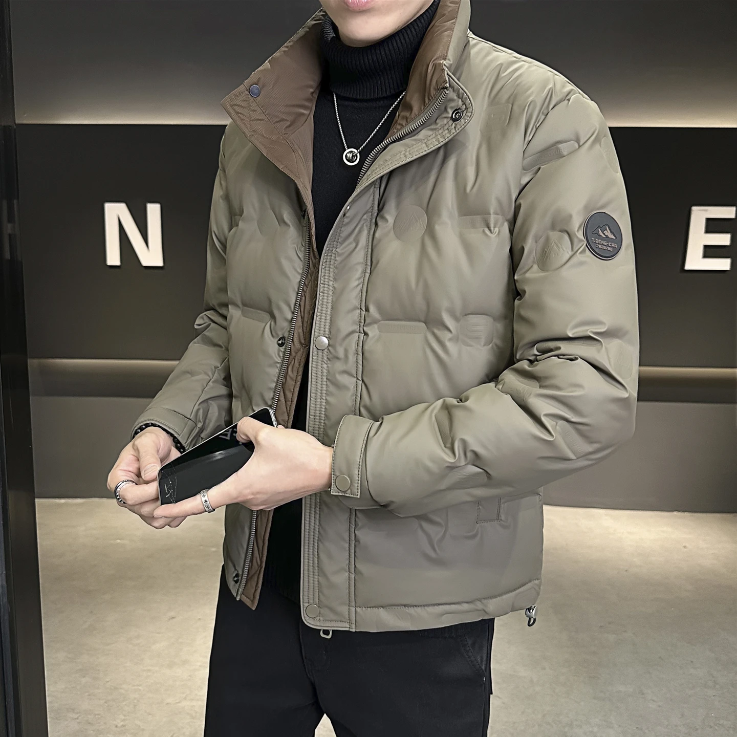 

2025 Winter New Men's down Jaet Casual Thiened Stand Collar White Du down Outerwear Faionable Urban Sle Polyester F...