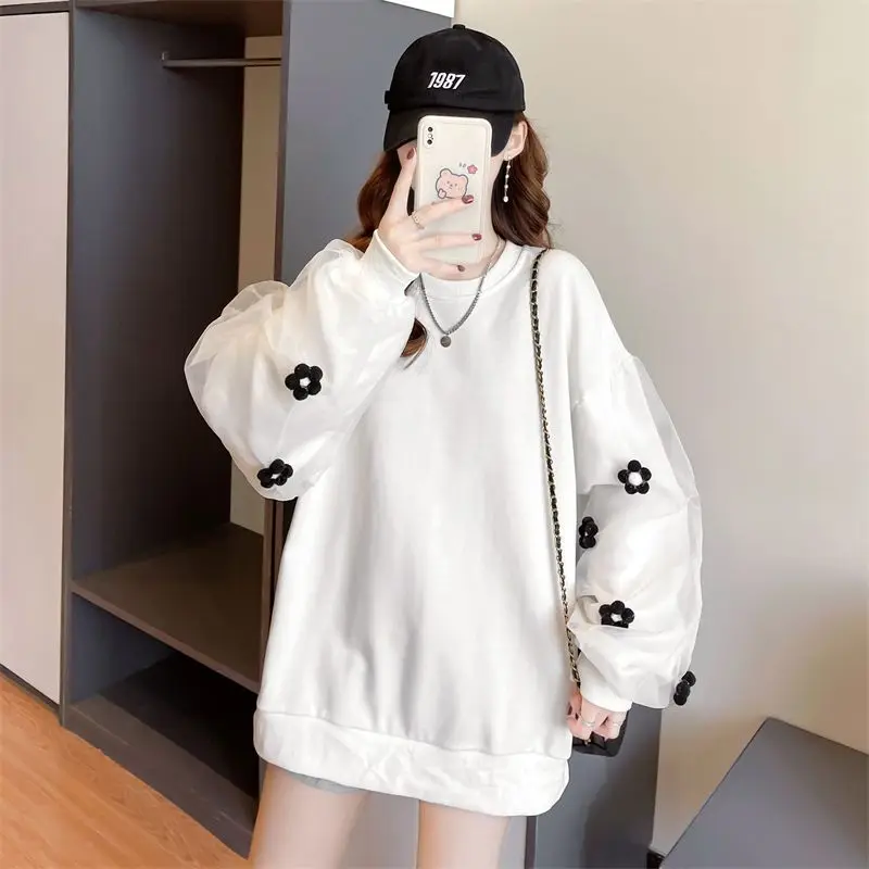 

2023 Spring and Autumn Loose Fitting Casual Lazy Style Threaded Round Neck Sleeves Three-dimensional Flower Oversized Sweater