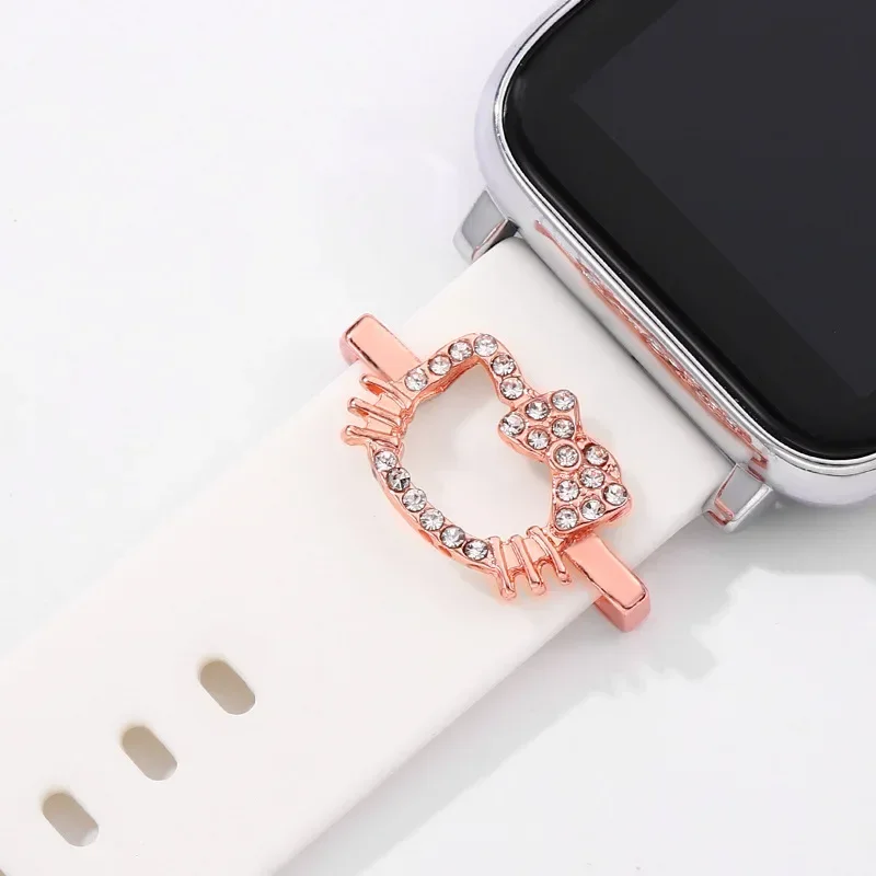 สายสายนาฬิกาโลหะ Hello Kitty สำหรับ Apple iWatch ตกแต่งแหวนสายซิลิโคนลายการ์ตูนสำหรับนาฬิกา Apple สายรัดกำไลข้อมือนุ่มมีเสน่ห์