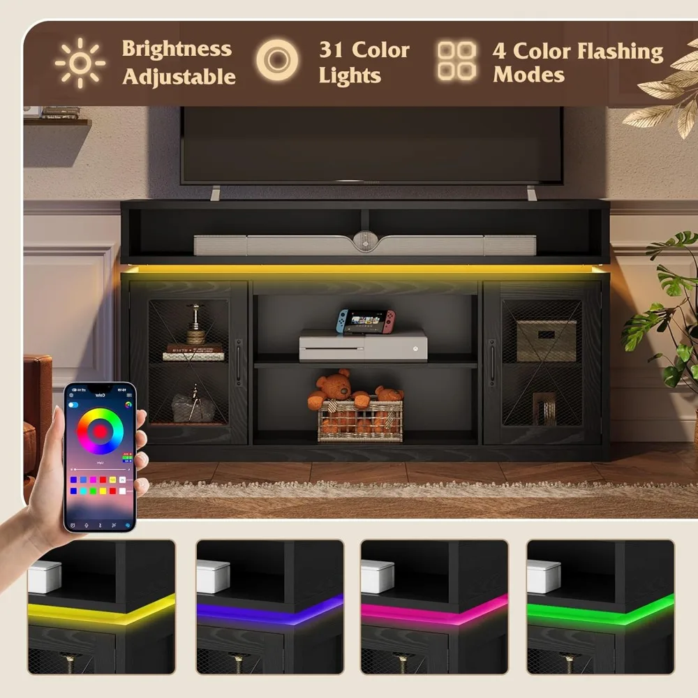 Meblowy regał RTV w stylu farmhouse na telewizor 65 cali z wysokimi szafkami do przechowywania i konsolą multimedialną z oświetleniem LED.